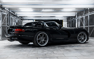 Мотор V8&nbsp;456 л.с., задний привод и механическая коробка передач. В России на продажу выставили хардкорный Dodge Viper в идеальном состоянии